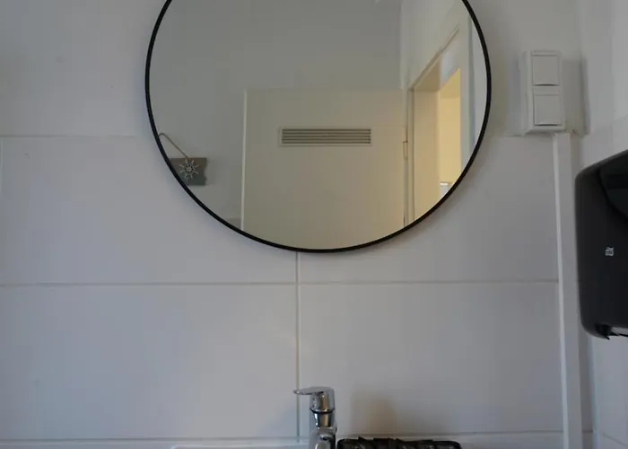 3-zimmer-wohnung / 10min Vom Ice * Зигбург